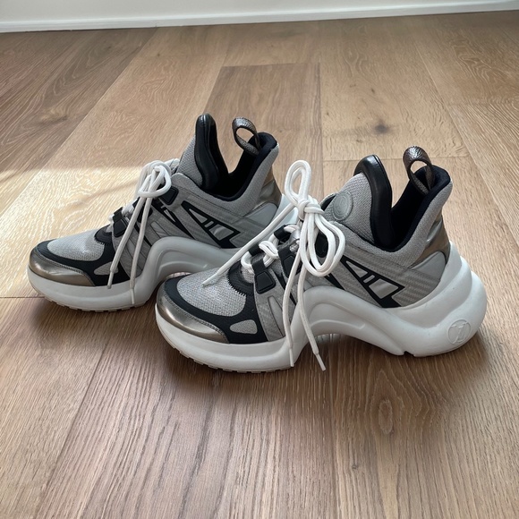LOUIS VUITTON ARCHLIGHT SNEAKERS - Picture 2 of 8